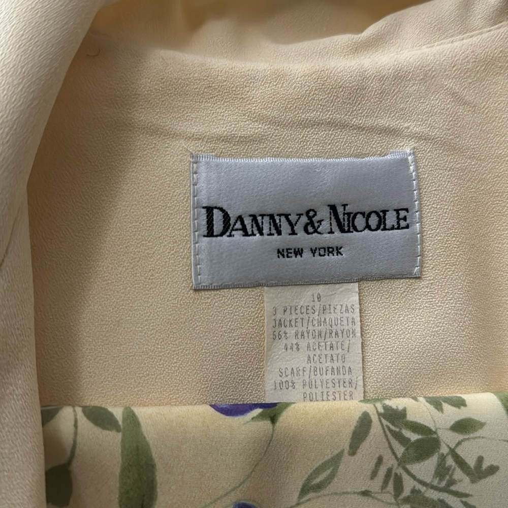 Danny & Nicole New York - Women’s Brunch Outfit. Size 10